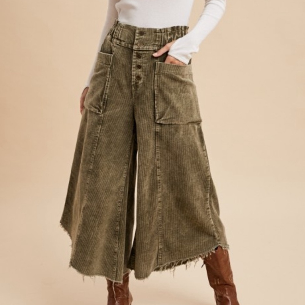 5️⃣ ⭐️ Rated Cropped Corduroy Pants - Picture 2 of 5